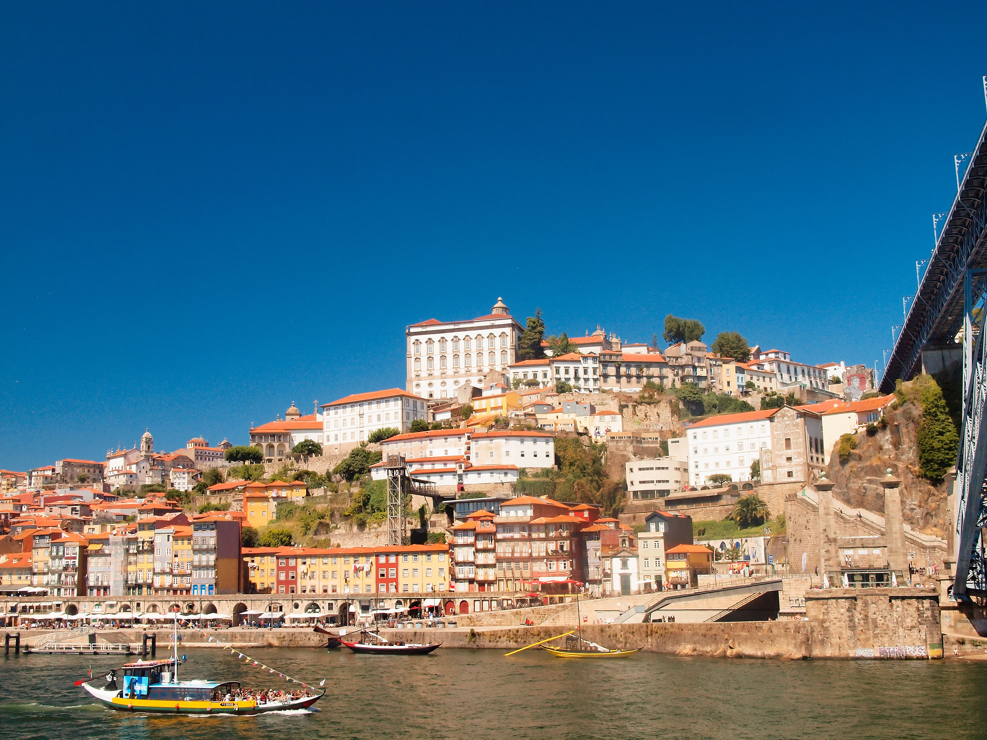 Troba vols barats a Porto