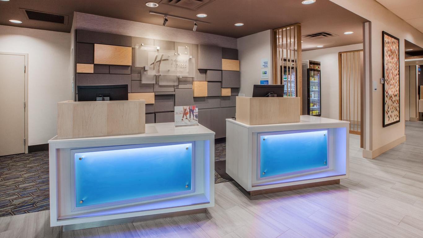Holiday Inn Express Hotel & Suites Dallas South - Desoto, An IHG Hotel