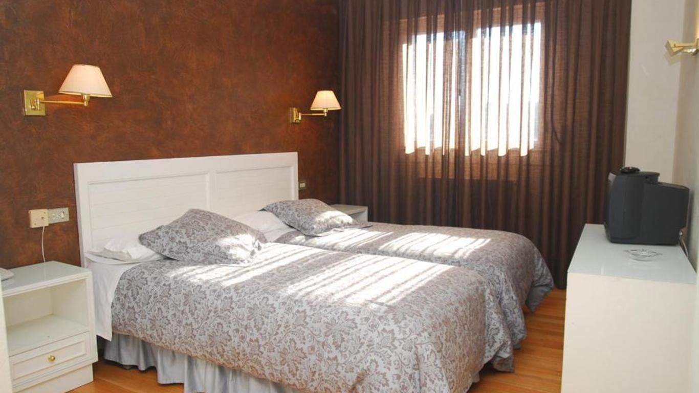 Hotel Iguarena