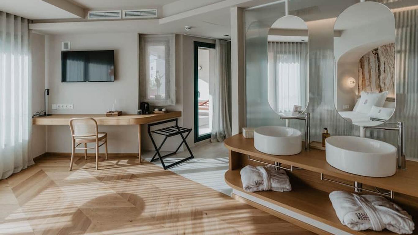 Hotel Petit Luxe
