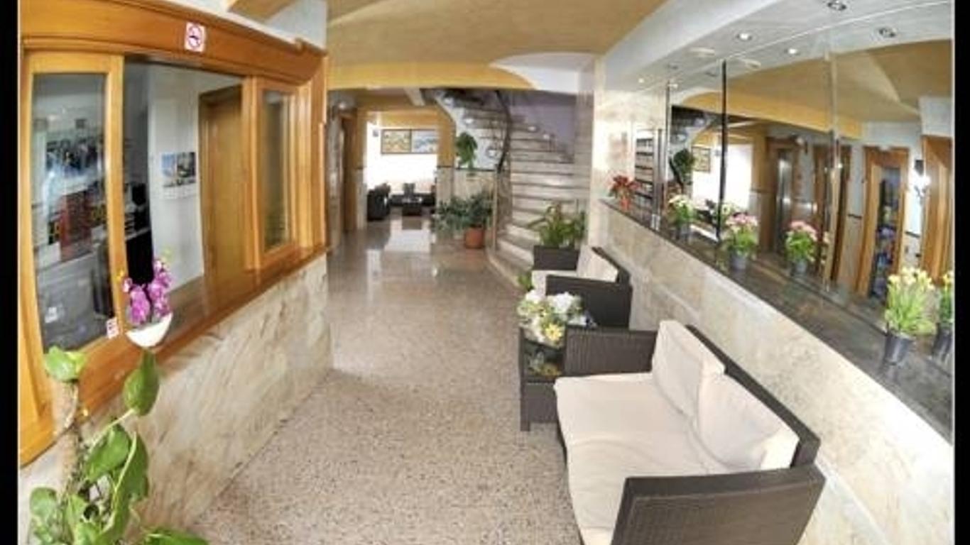 Hostal Carel