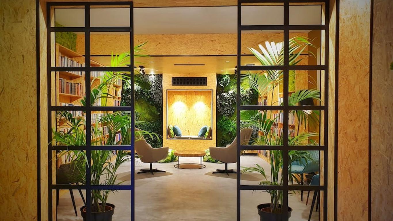 Mb Hostels Premium Eco - Adults Recommended