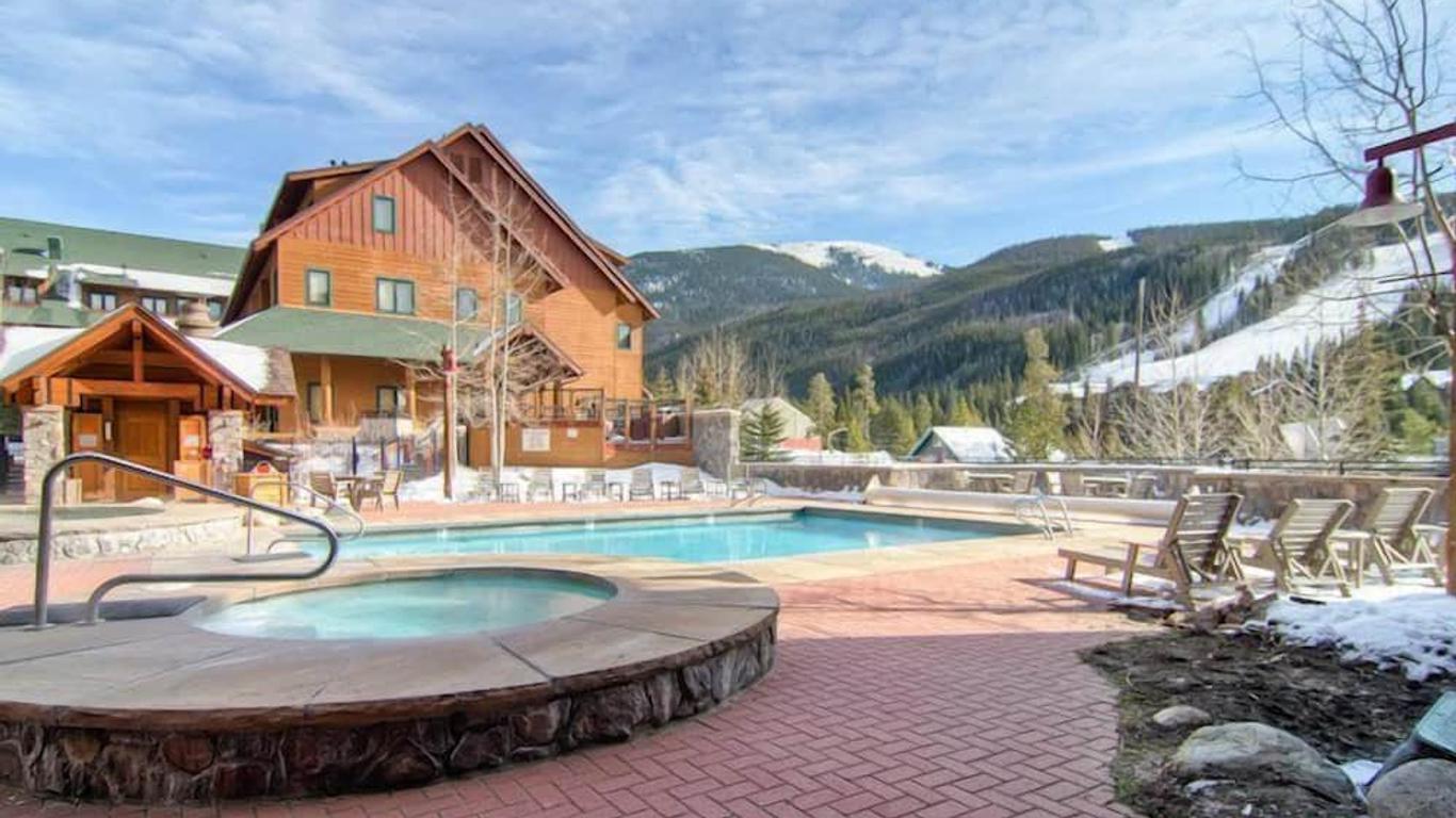 Cozy and Quaint 1 Bedroom Condo in the Heart of River Run Village