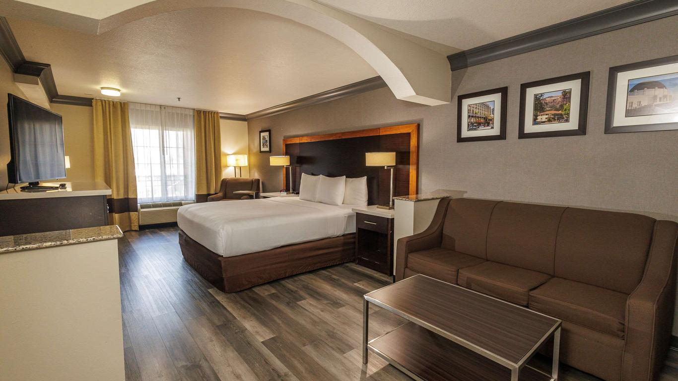 Comfort Inn & Suites Near Universal - N. Hollywood - Burbank