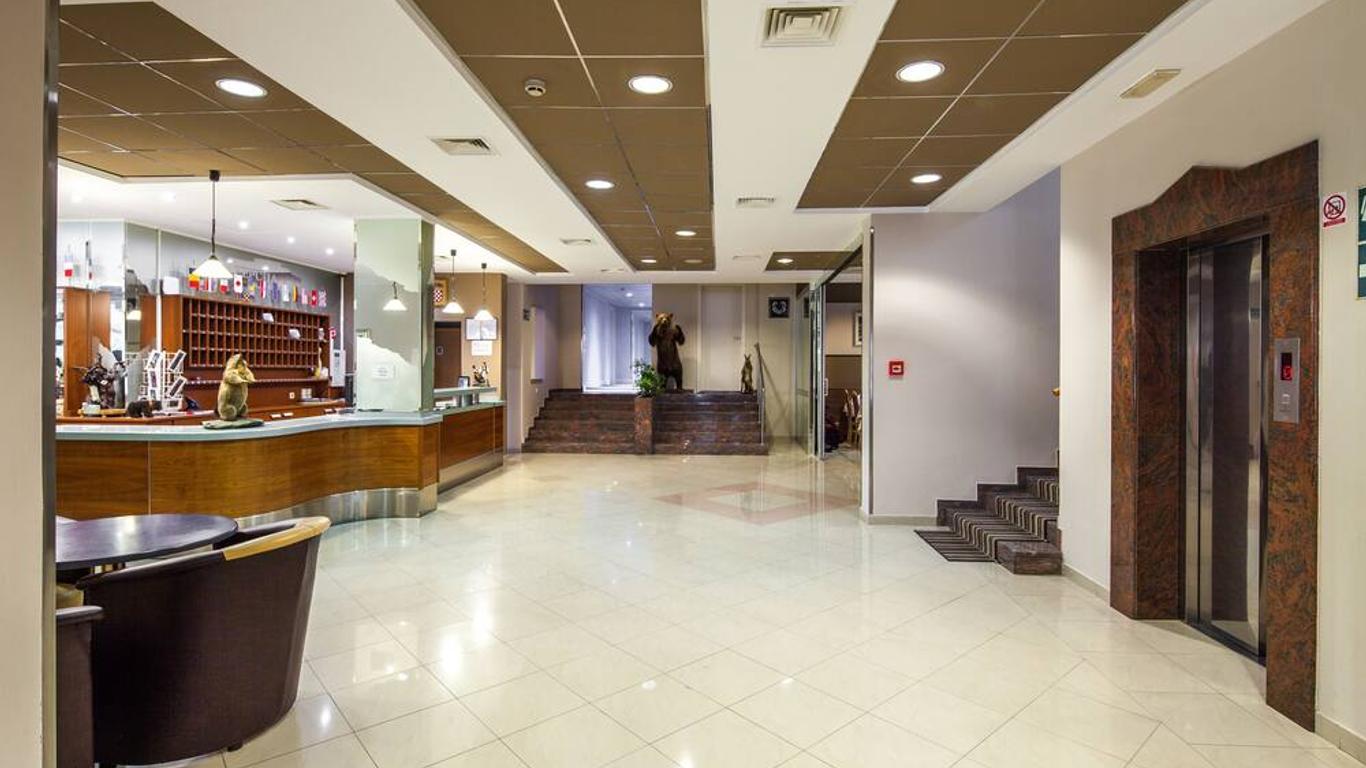 Hotel Macola