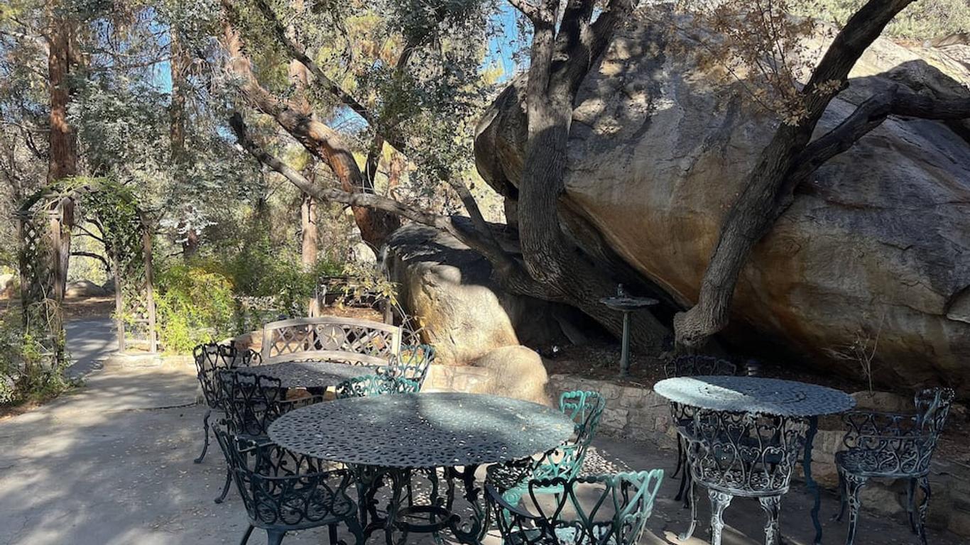 Whispering Pines Lodge