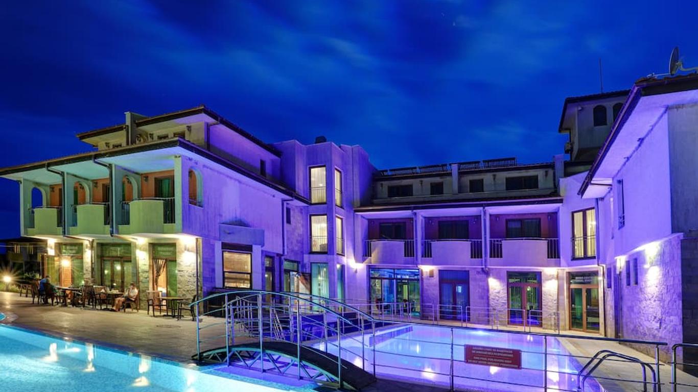 Lalov Egrek Hotel