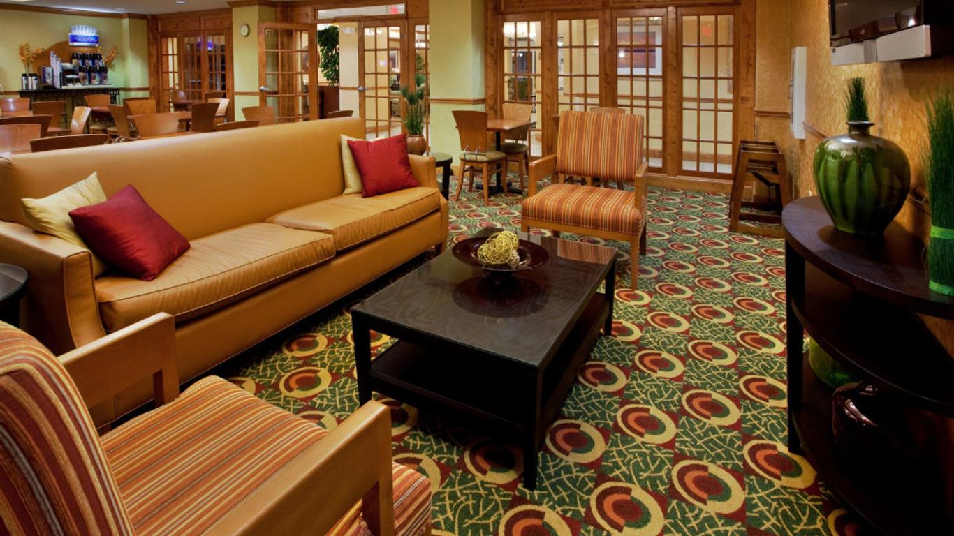 Holiday Inn Express Hotel & Suites Charleston-North, An IHG Hotel