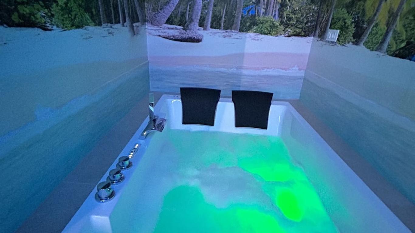 Habitacion con jacuzzi y baño privado
