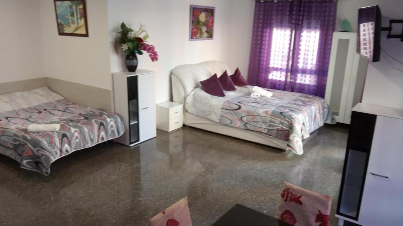 Guest House Lana Denia