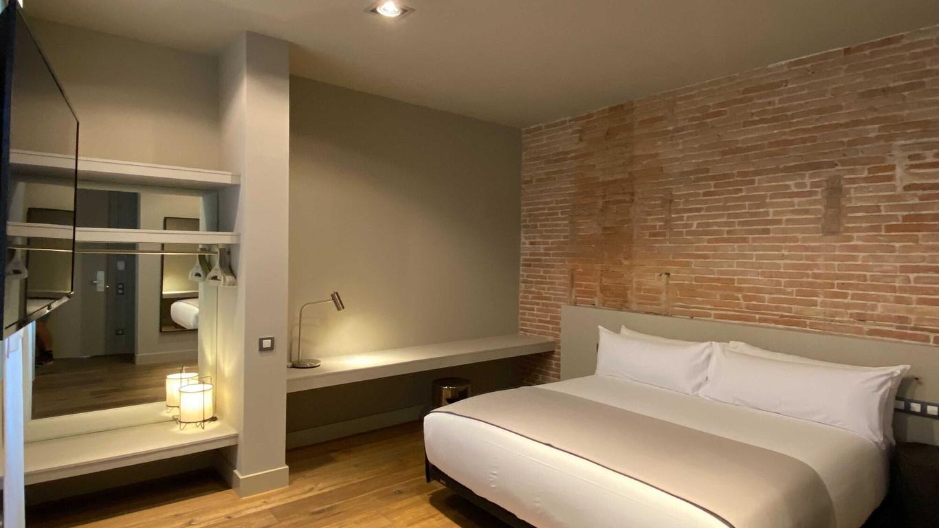 Uma Suites Pau Claris