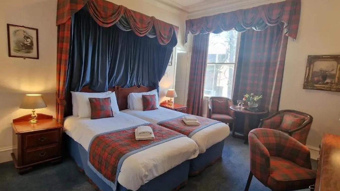 Lovat Arms Hotel