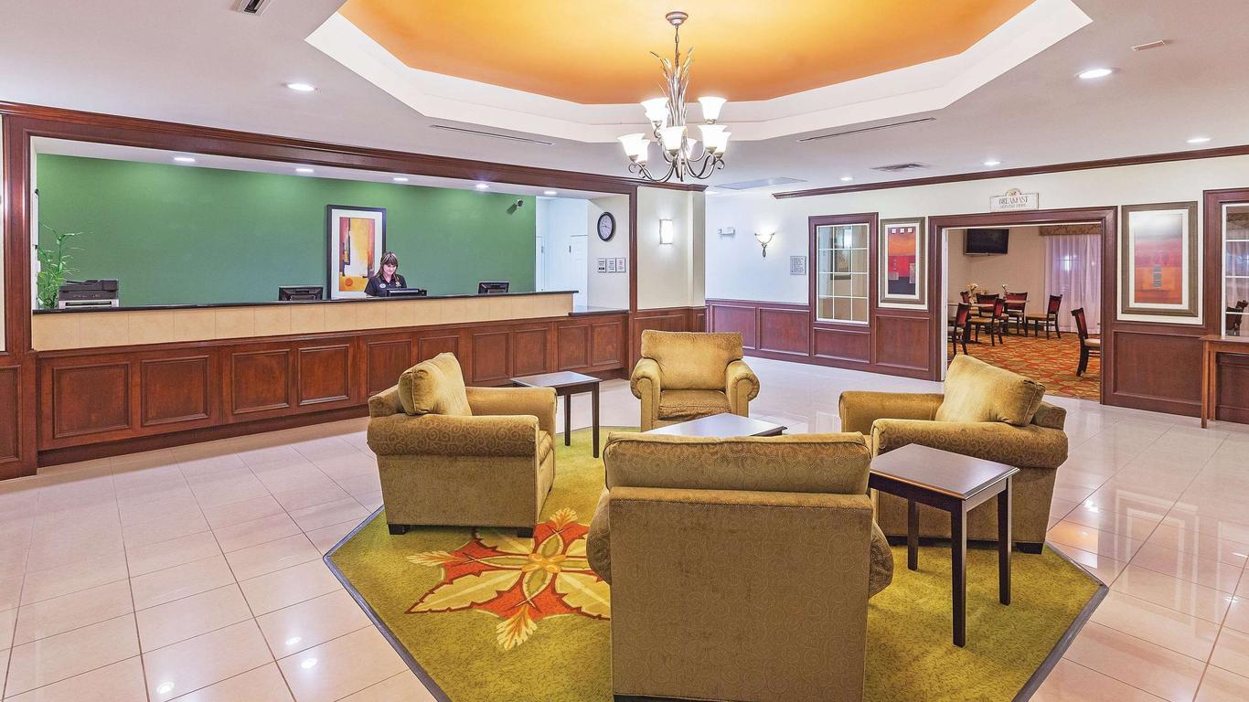 La Quinta Inn & Suites by Wyndham Columbus TX