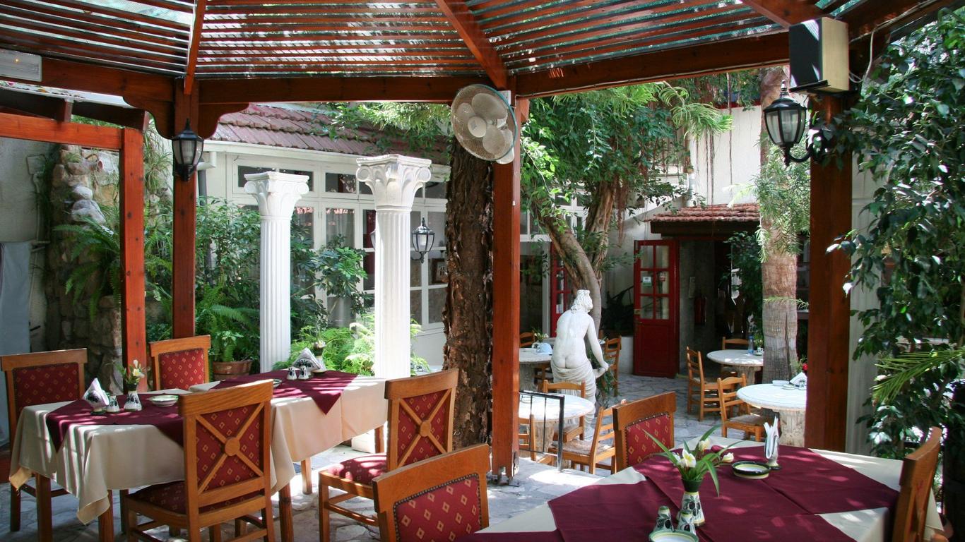 Kiniras Traditional Hotel & Restaurant