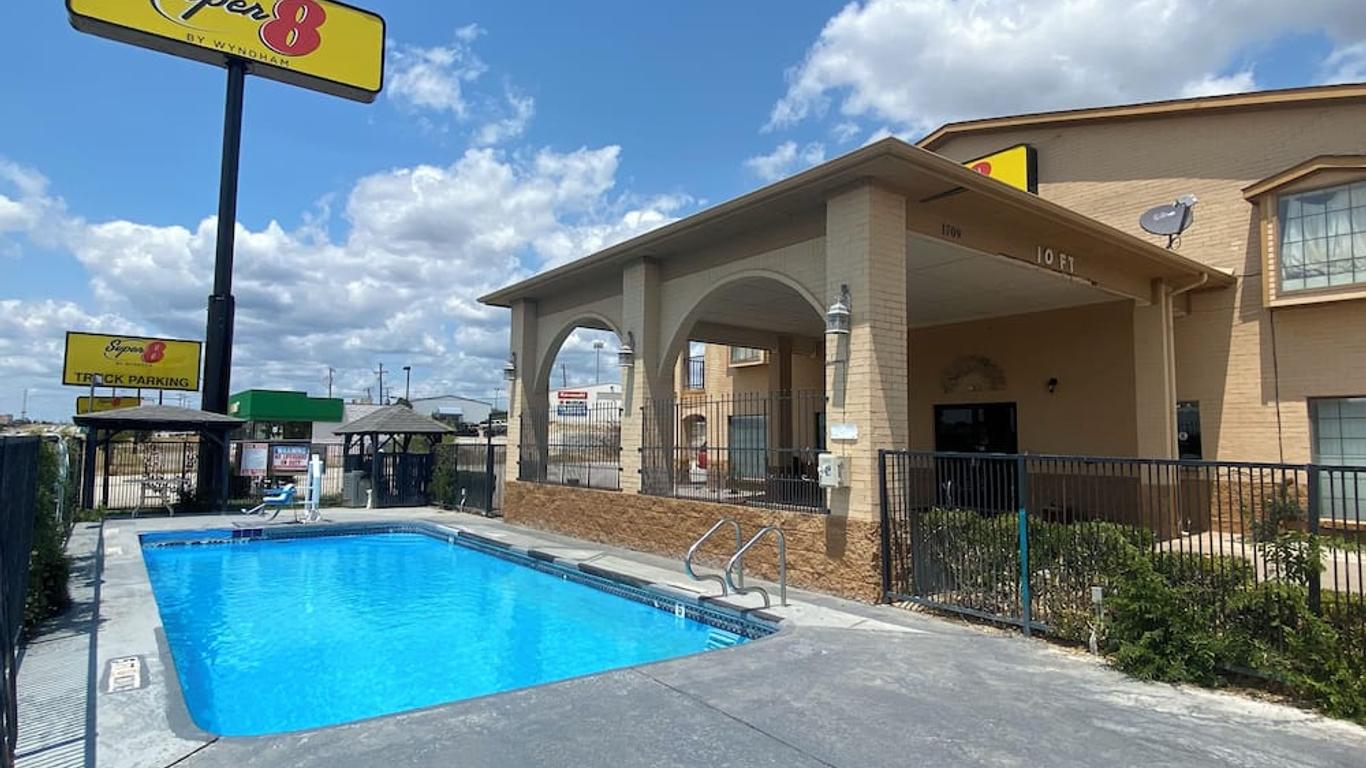 Super 8 By Wyndham Decatur Texas