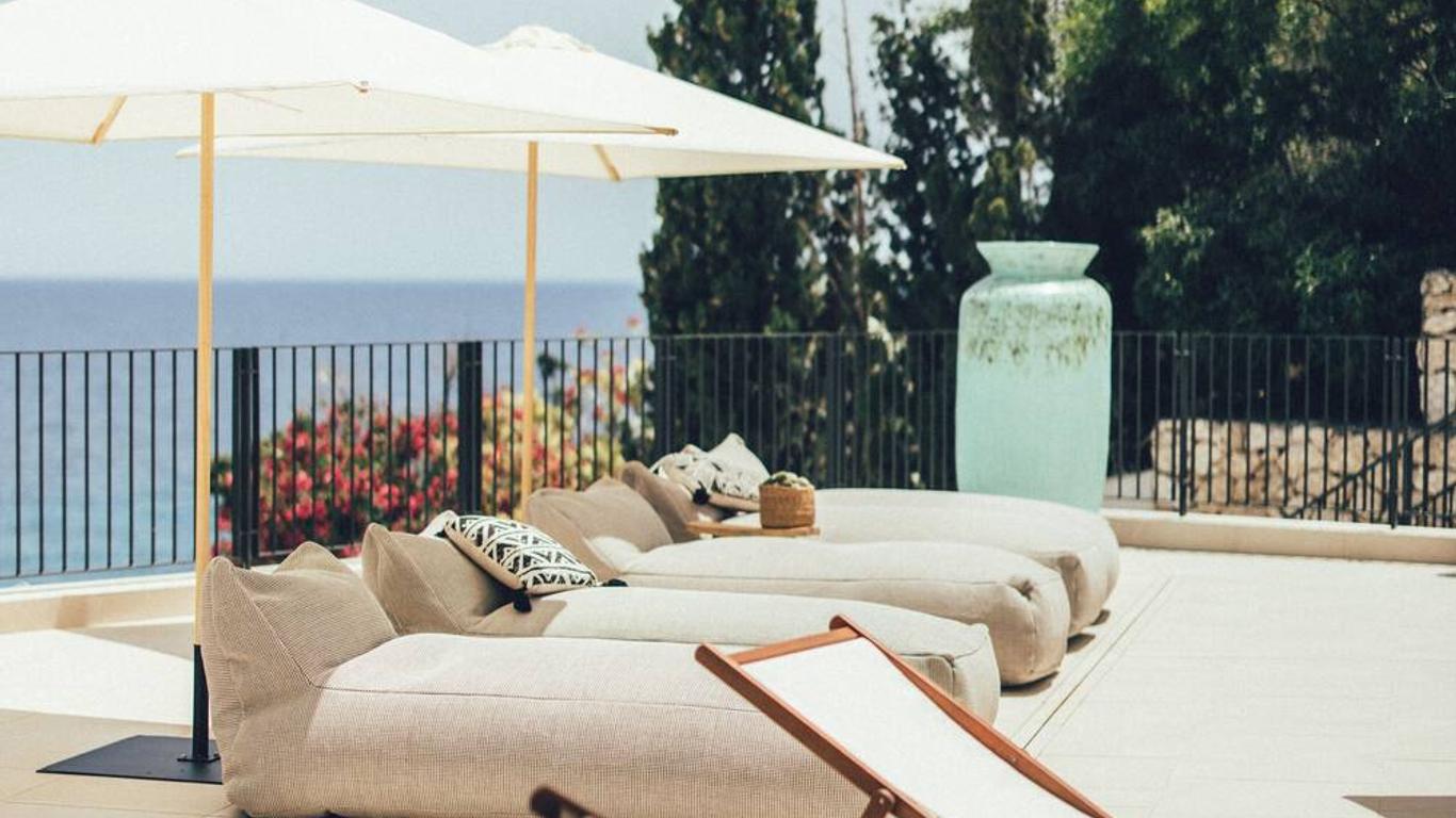 Cala Lanuza Suites