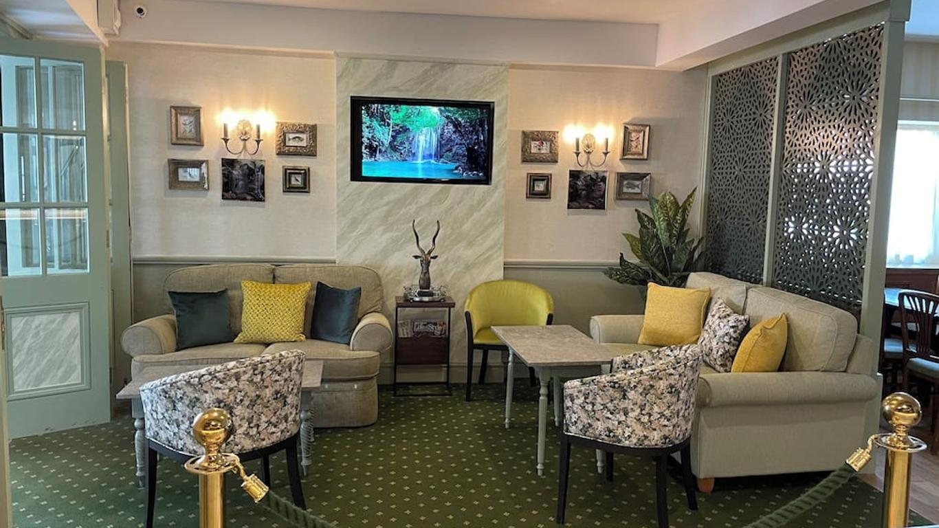Falcon Hotel