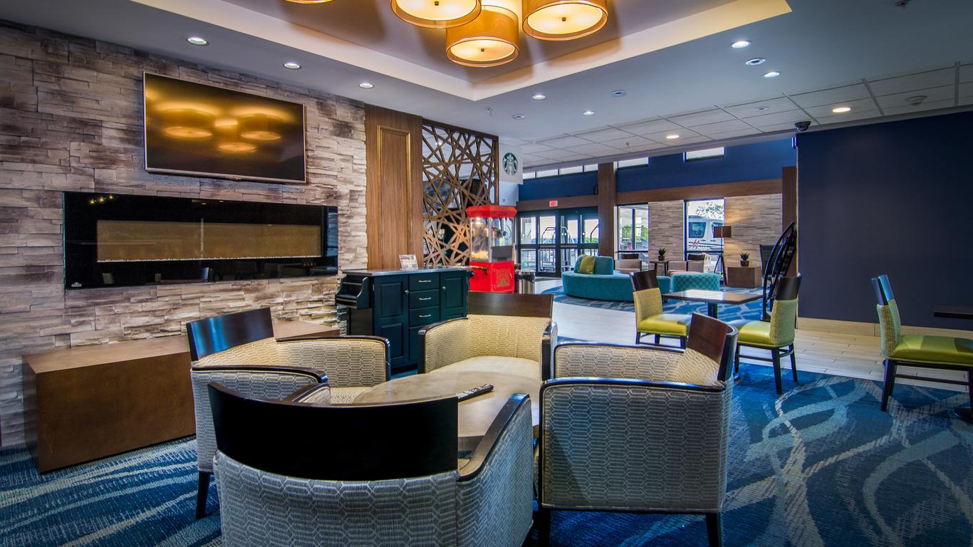 Holiday Inn & Suites Syracuse Airport - Liverpool, An IHG Hotel