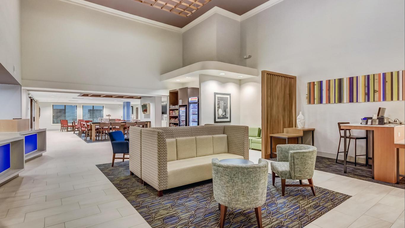 Holiday Inn Express & Suites Greenville Airport