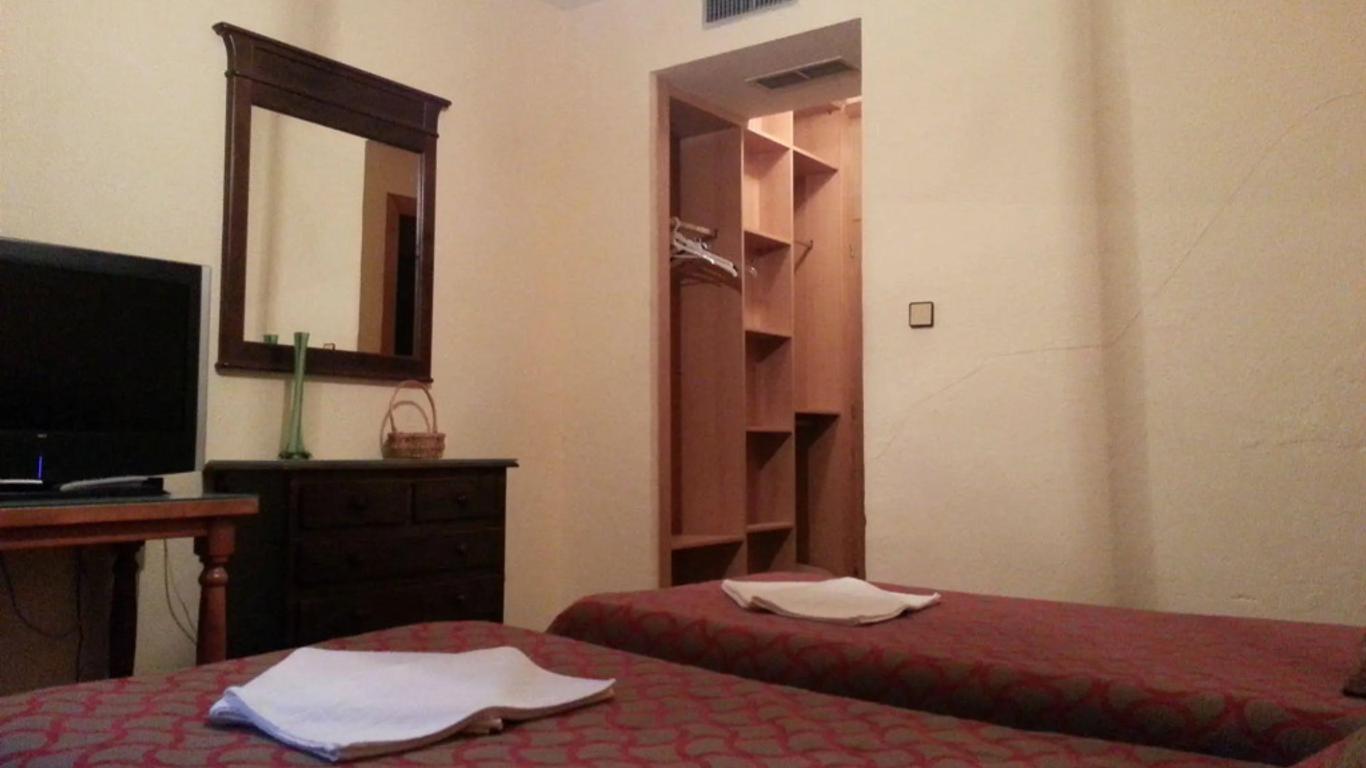 Hotel Almona