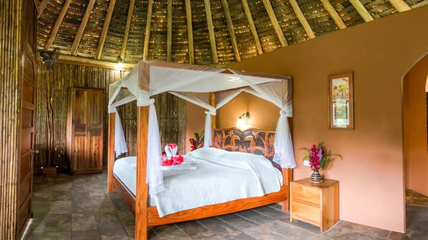 Luna Lodge